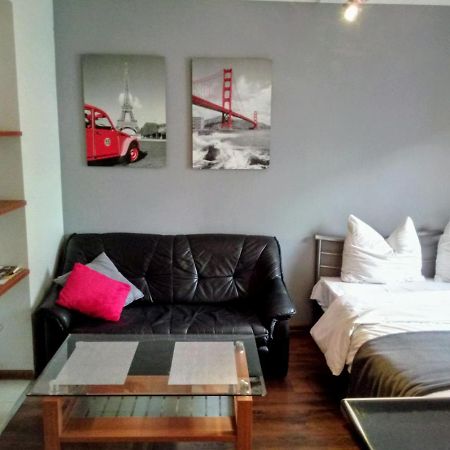Apartamenty Krzywe Okna Zielona Gora  Bagian luar foto