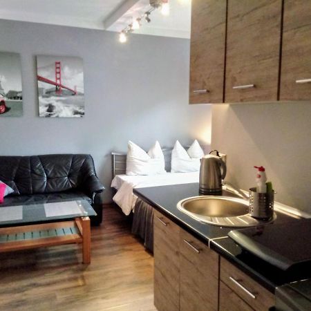 Apartamenty Krzywe Okna Zielona Gora  Bagian luar foto