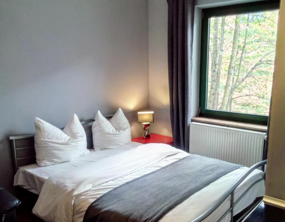 Apartamenty Krzywe Okna Zielona Gora  Bagian luar foto