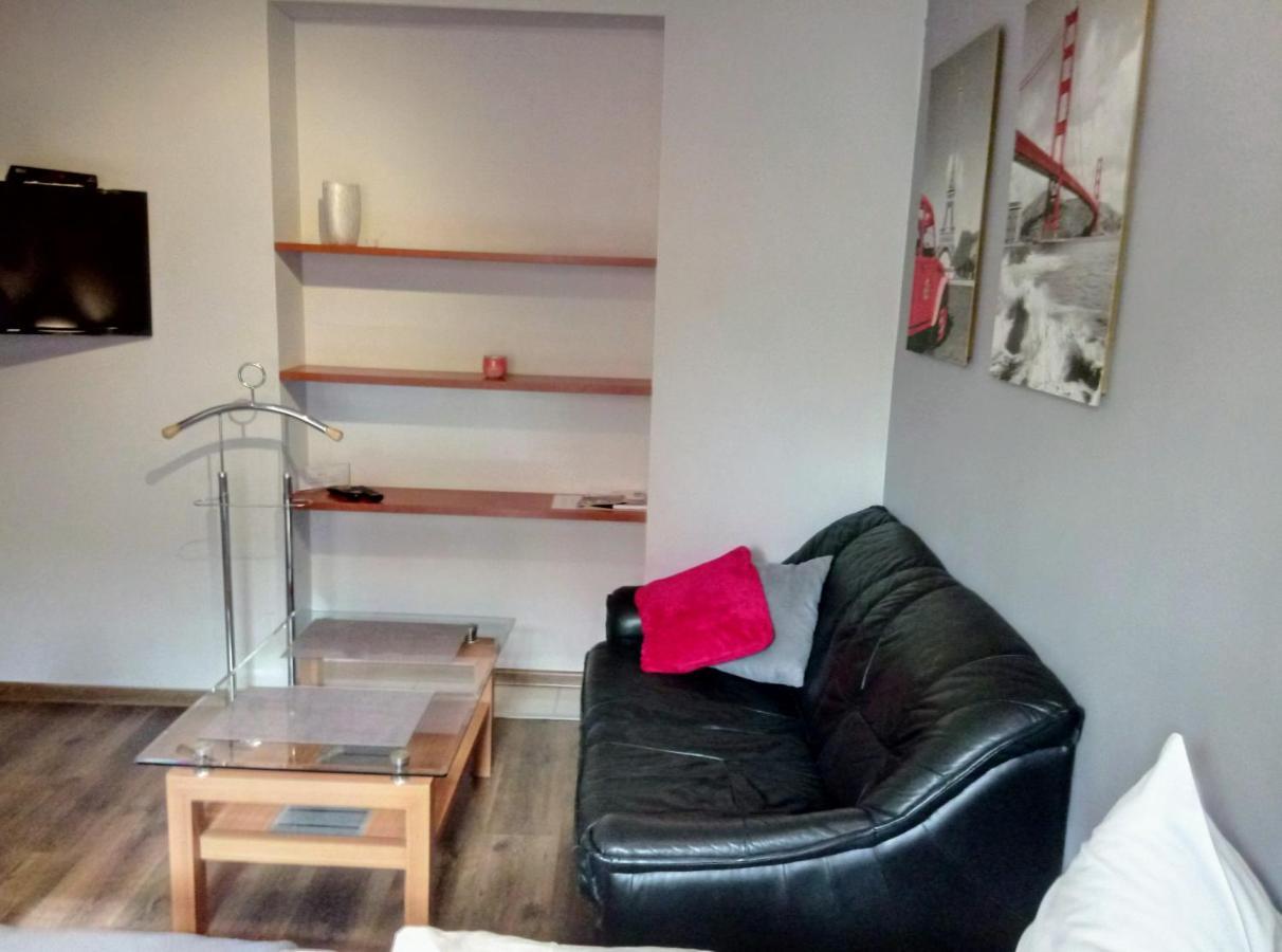 Apartamenty Krzywe Okna Zielona Gora  Bagian luar foto